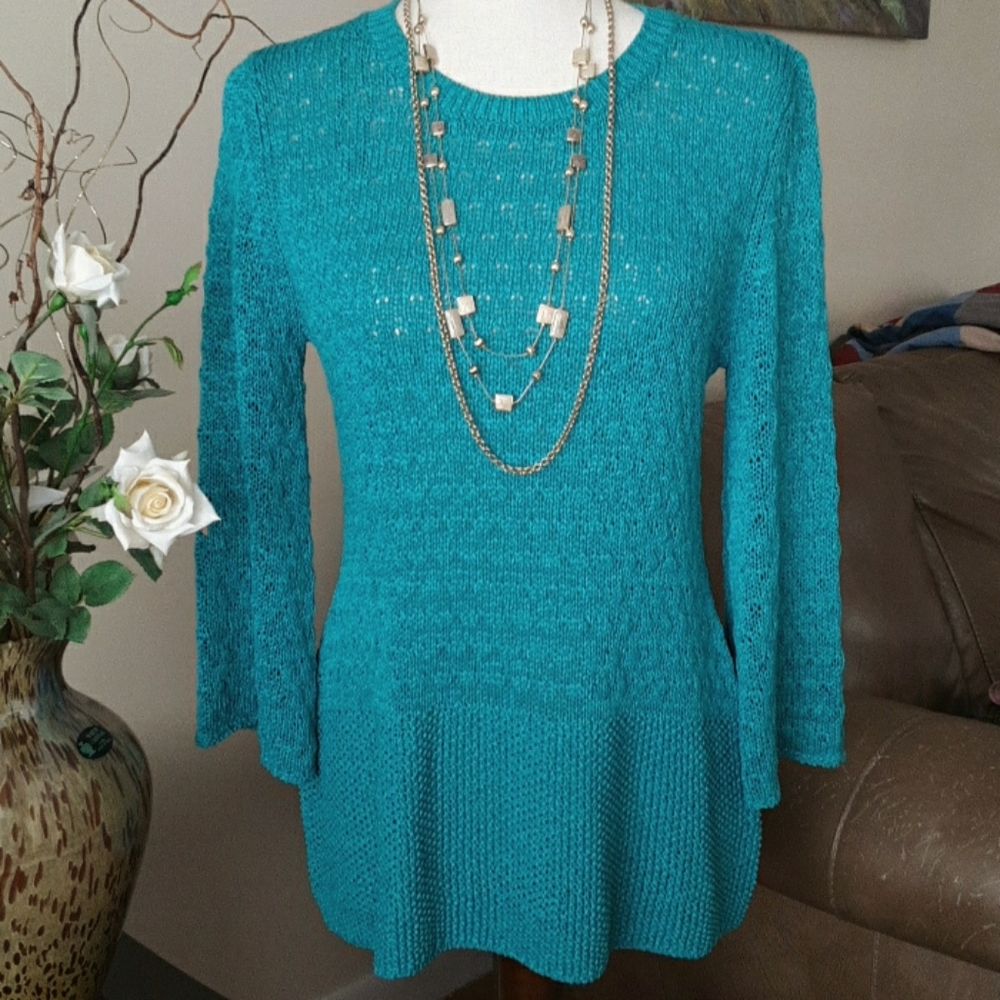 NWOT Pullover round neck sweater